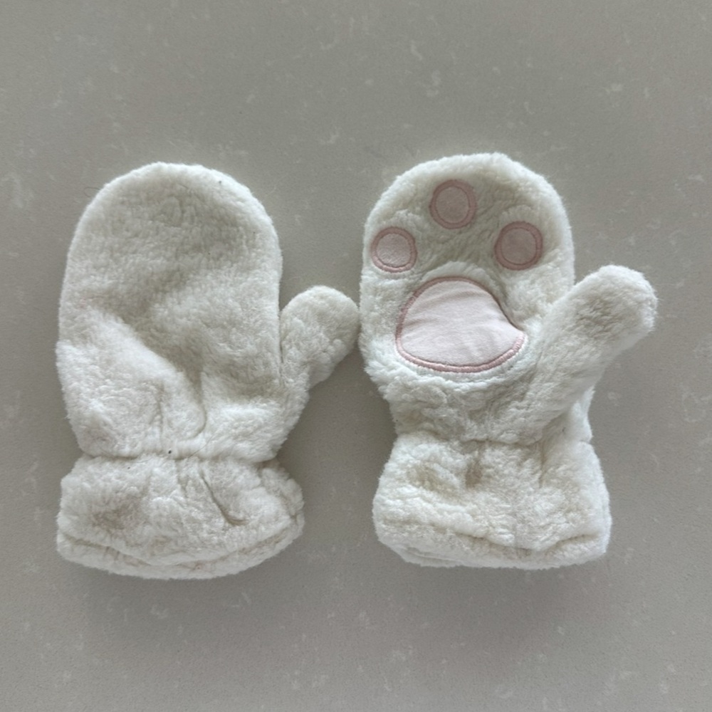 Cozy White Paw Mittens for Kids - Picture 2 of 5